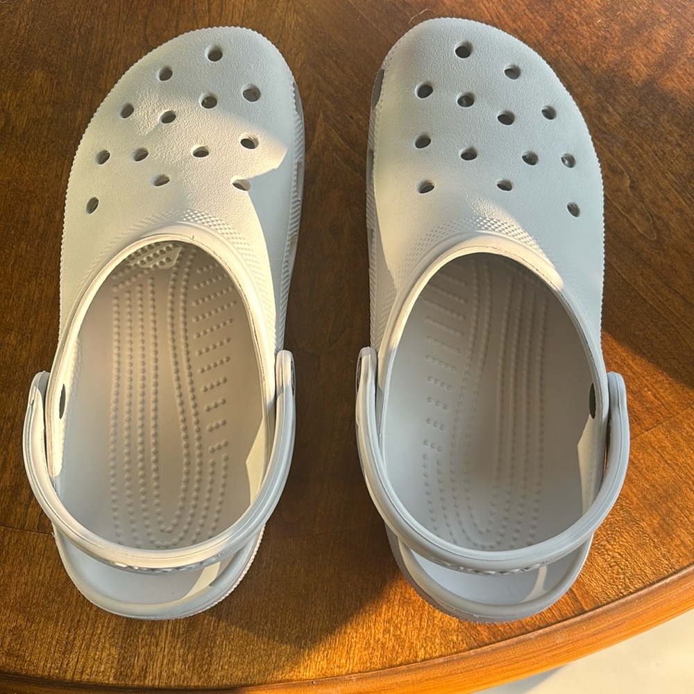 Mens NWOT Crocs Size 9